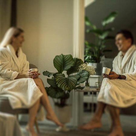 Szafirowy Dwor Hotel & Restauracja Gliwice Eksteriør bilde