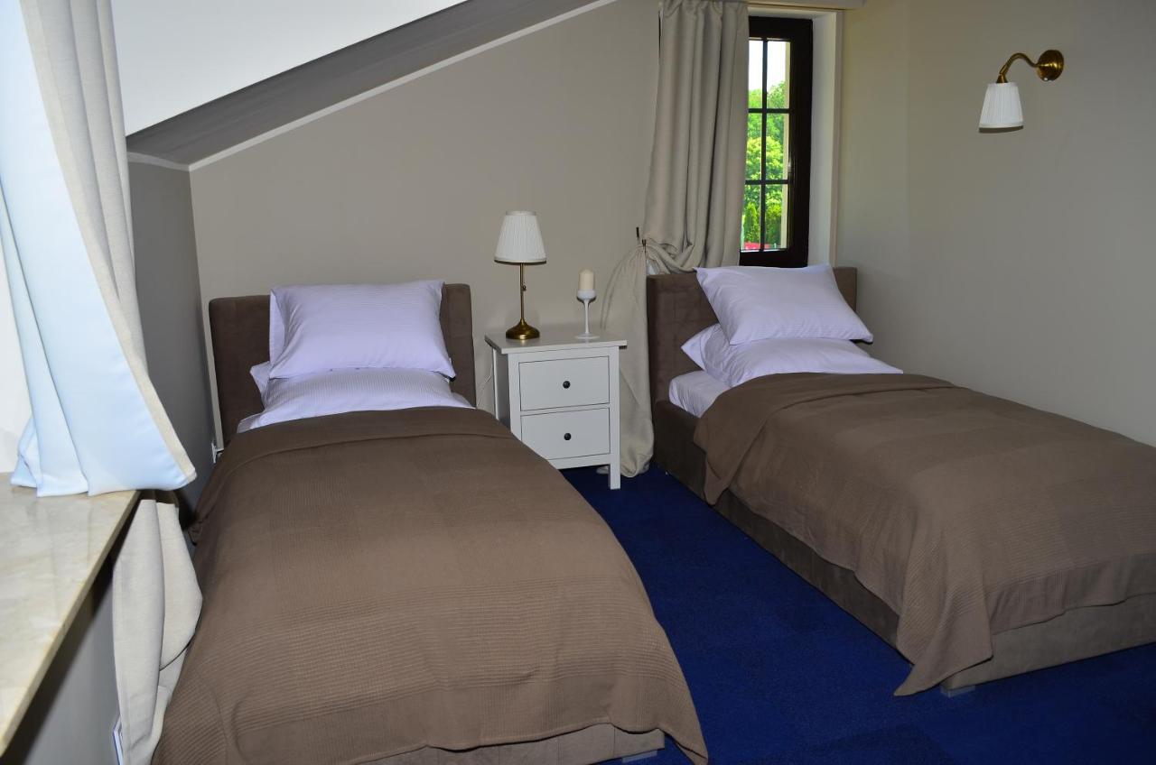Szafirowy Dwor Hotel & Restauracja Gliwice Eksteriør bilde