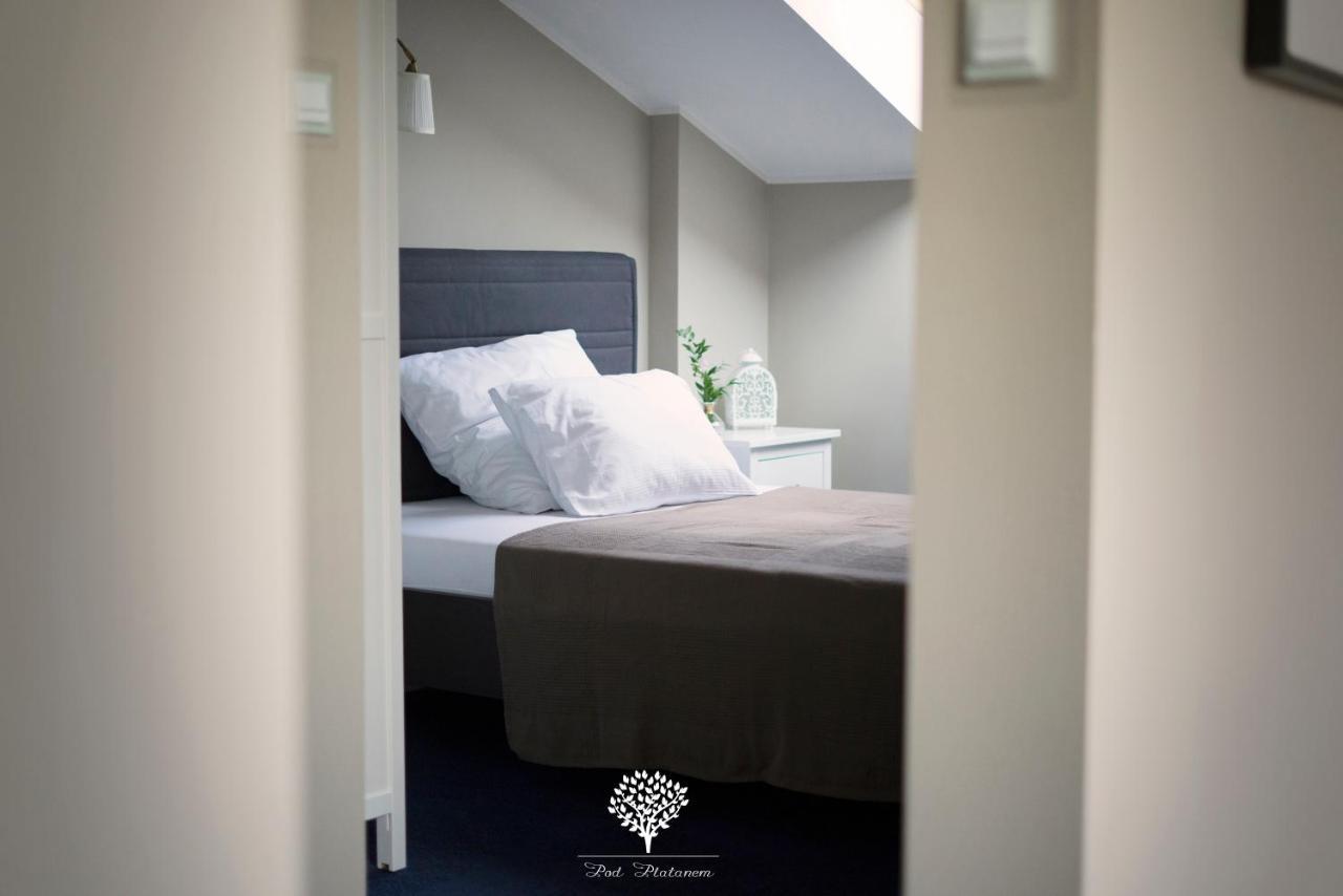 Szafirowy Dwor Hotel & Restauracja Gliwice Eksteriør bilde